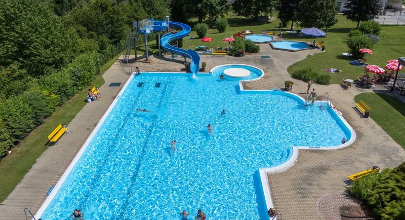 Outdoor pool in the municipality of Pernegg an der Mur in the Almenland Nature Park, © Oststeiermark Tourismus, Kurt Elmleitner
