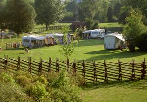 Miniponyhof Wild Camping Caravan Sleeping