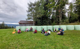 Mindful hiking hiking group