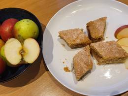 Covered apple pie recipe with products from the nature park Almenland