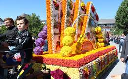 Floats at the flower parade