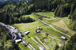 Overview photo of the railing of the summer toboggan run in Koglhof