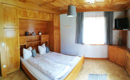 Double room with solid wood furnishings Frühstückspension Zanschbach im Almenland