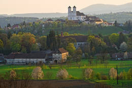 Panoramic view of the basilica and Thannhausen Castle