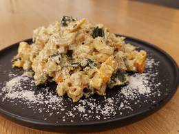 One-pot pasta with pumpkin & feta with products from the nature park Almenland