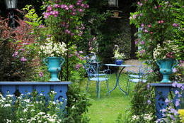 Sitting area in the Hanging Gardens of Sulamith
