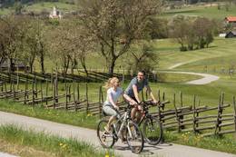 Cycling on the Tischlein Deck Dich cycle tour