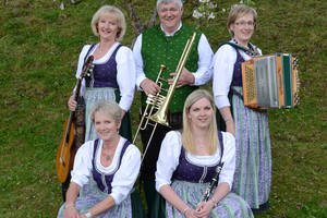 Traditionelle Volksmusik bei der Stoarieser Hausmusik