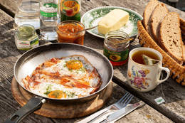 The perfect alpine breakfast at the Stoakoglhütte