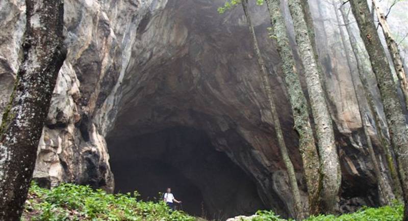 Dragon's cave above Mixnitz