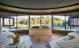 Panoramic sauna at the Almwellness Hotel Pierer