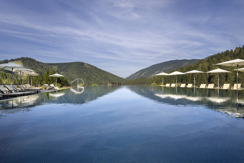 Infinity pool at the Almwellness Hotel Pierer in the Almenland