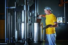 In the middle of the production process at the Fandler oil mill