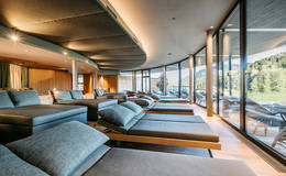 Indoor relaxation area at the Almwellness Hotel Pierer