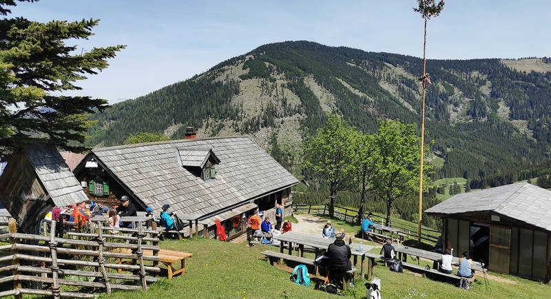Food with a view at the Tyrnauerhütte