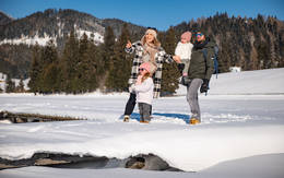 Winter hiking with the family in the nature park Almenland