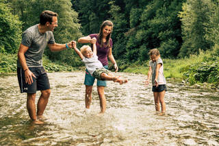 Family hike in the Raabklamm gorge