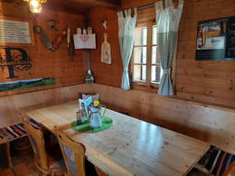 Stoahandhütte inside
