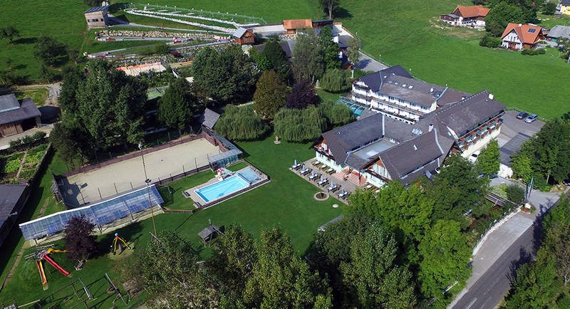 The entire grounds of Pension Elmer