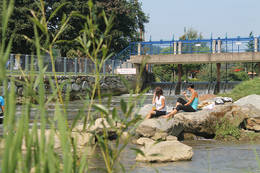 The Flussbad is located directly on the Raabtal cycle path