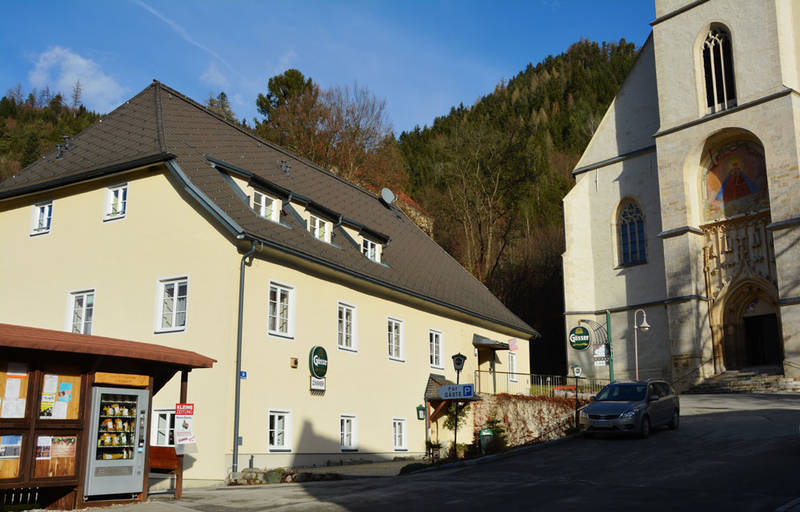 Die Pernegger Dorfstube direkt neben der Frauenkirche