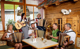 Musicians in the cafe